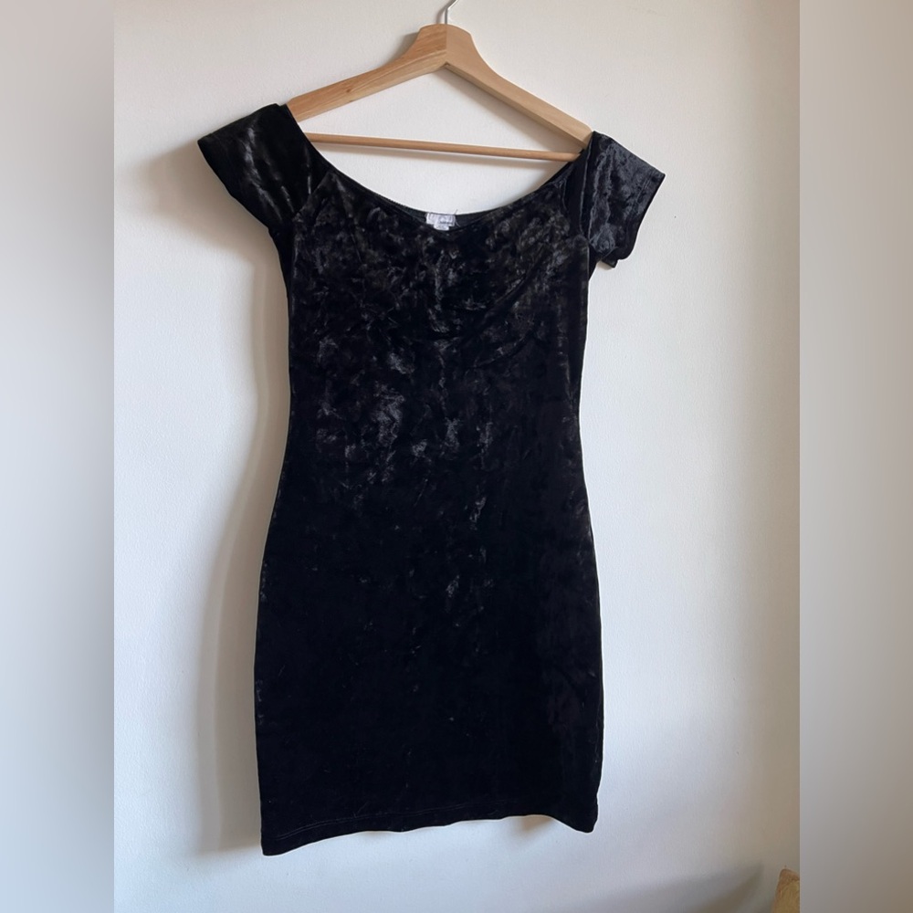 Off-the-shoulder Velvet Dress
